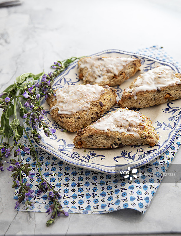 全麦酵母巧克力奶油硬面饼图片素材
