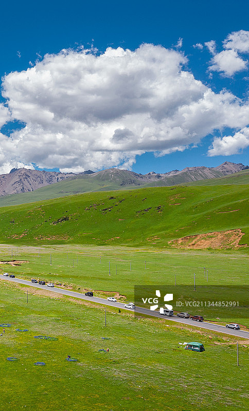 航拍318川藏线理塘毛垭大草原夏季自然风光图片素材