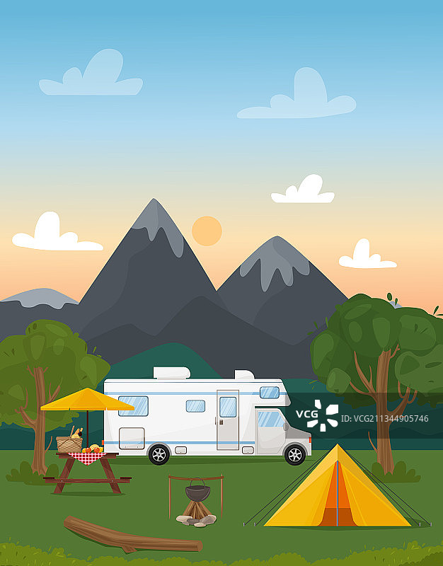 篝火旁的夏令营和帐篷图片素材