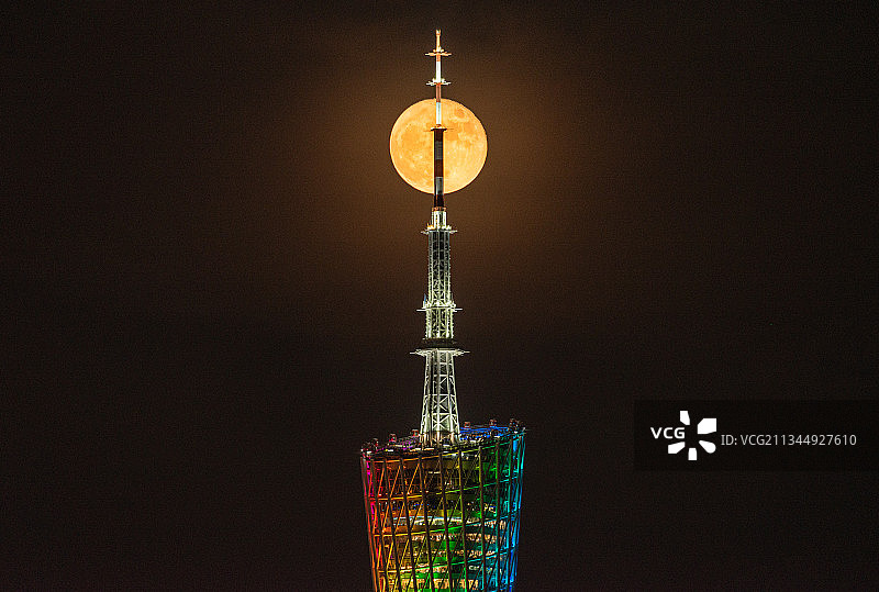 广州塔悬月图片素材