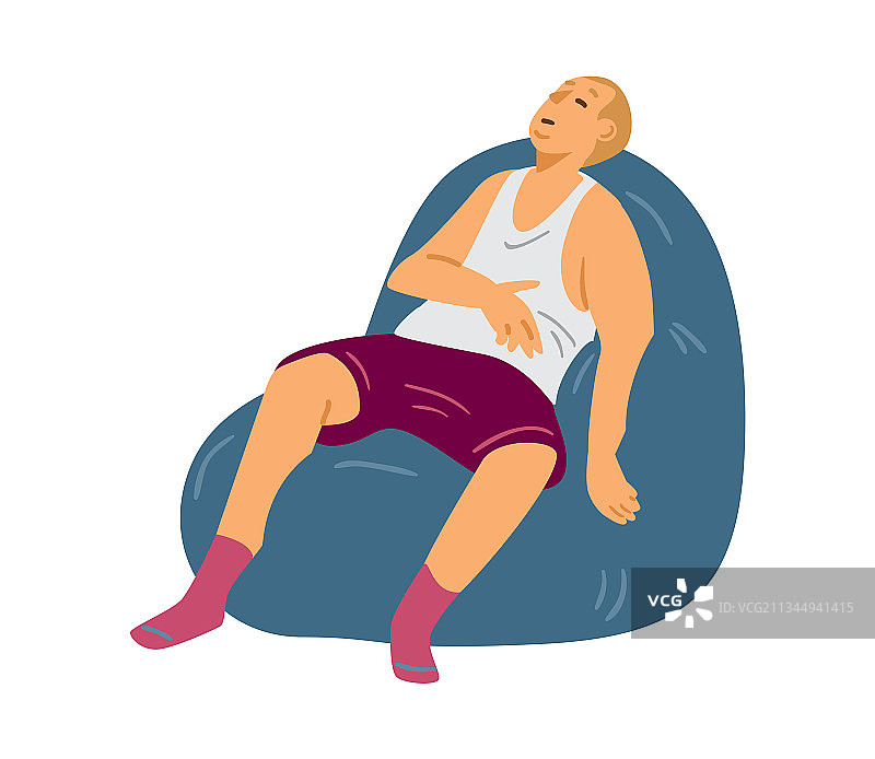 穿着内衣在扶手椅上小睡的老年男人图片素材