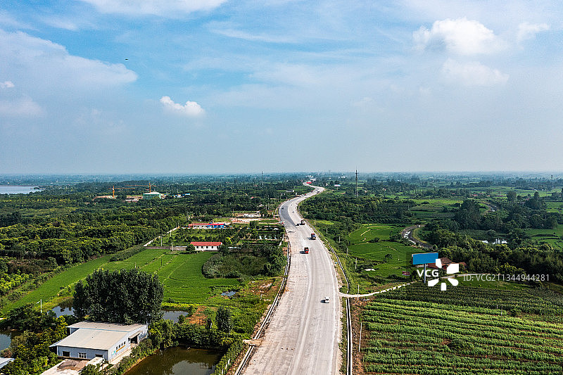 航拍207国道荆门段图片素材