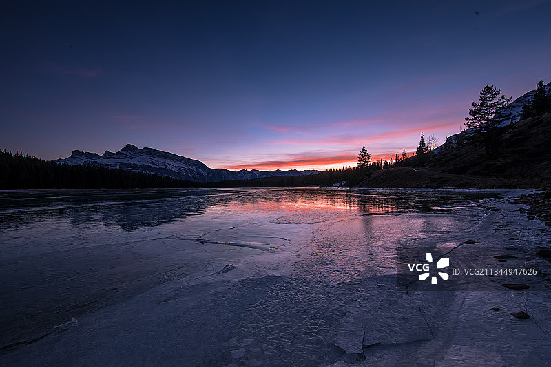 卡尔加里双杰克湖落日图片素材