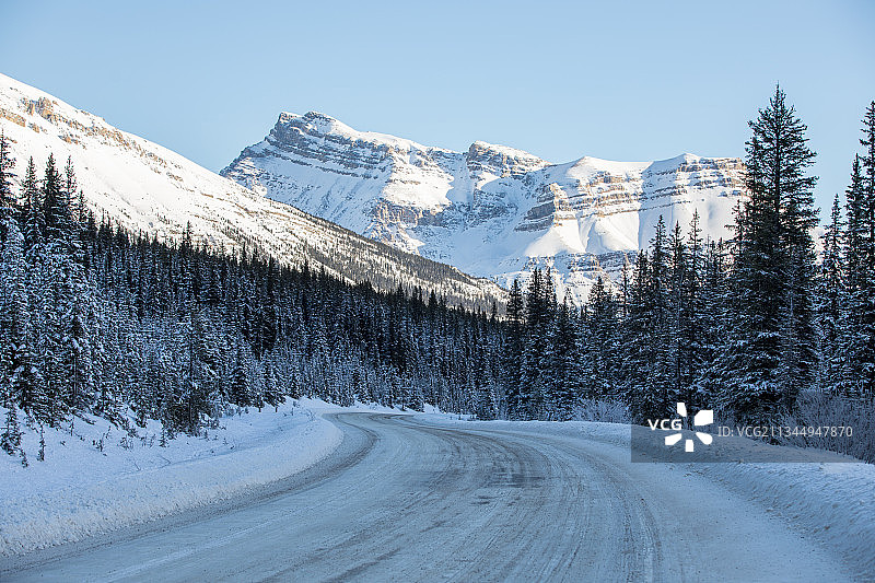 冬季山路图片素材