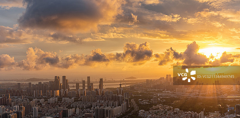 深圳城市落日余晖奇特景观航拍天空云层房地产图片素材