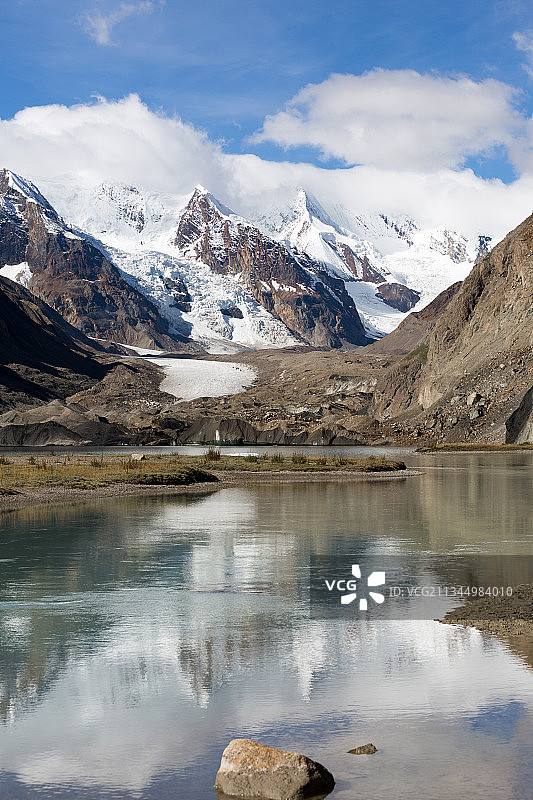 宁静的圣山圣水图片素材