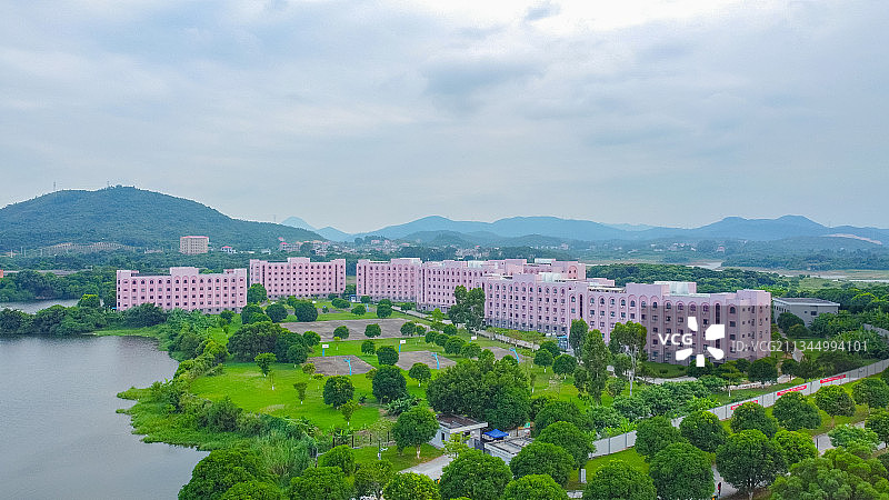 航拍泉州市洛江区马甲镇仰恩大学校园风景图片素材