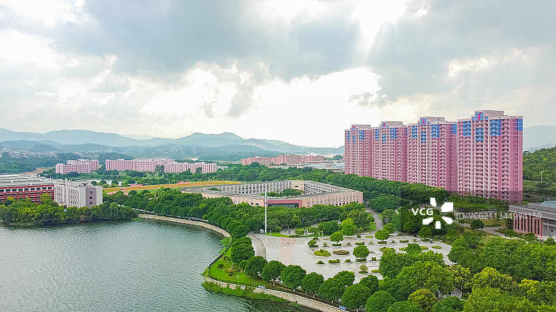 航拍泉州市洛江区马甲镇仰恩大学校园风景图片素材