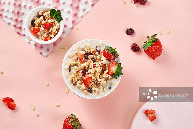 草莓香蕉水果燕麦片图片素材