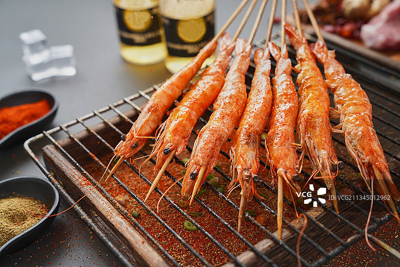 中国传统烧烤烤大虾图片素材