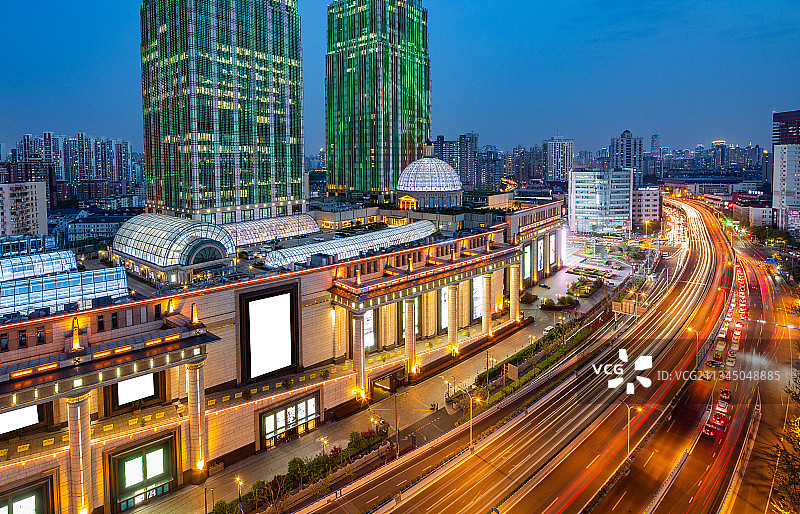 上海环球港，双子塔，夜景建筑，城市风光图片素材
