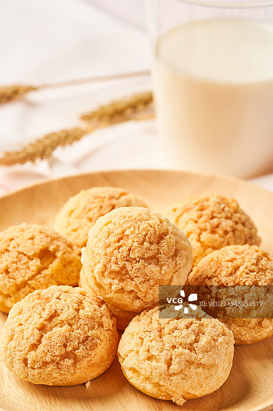 美味诱人的奶油泡芙图片素材