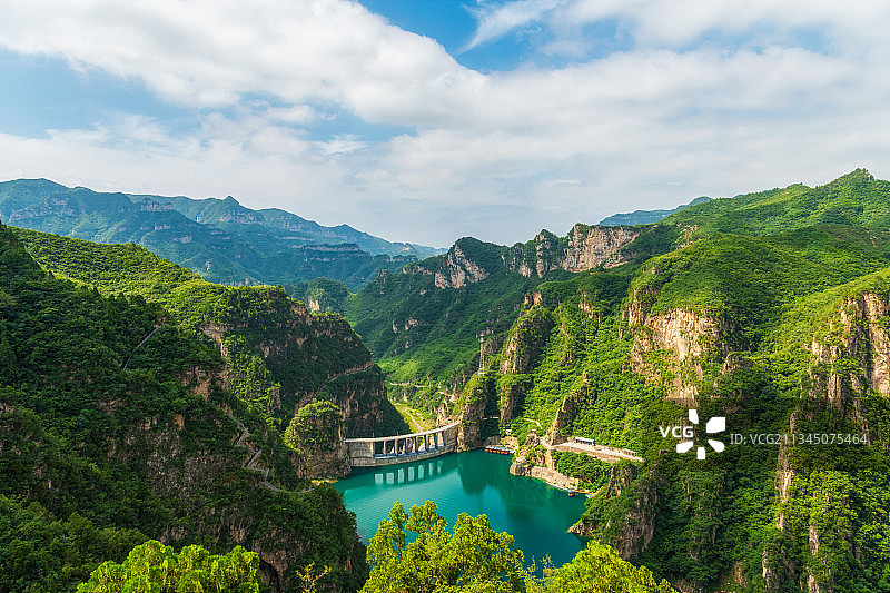 河南焦作修武县云台山峰林峡景区水库大坝夏季户外风光高视角图片素材