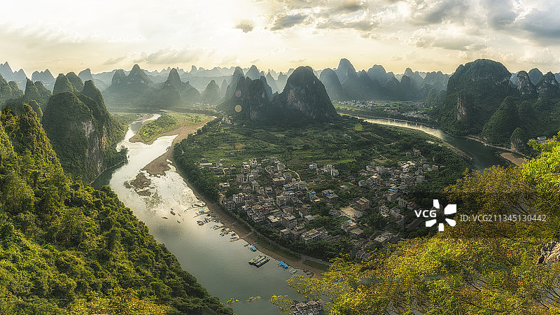 阳朔老寨山日落接片图片素材