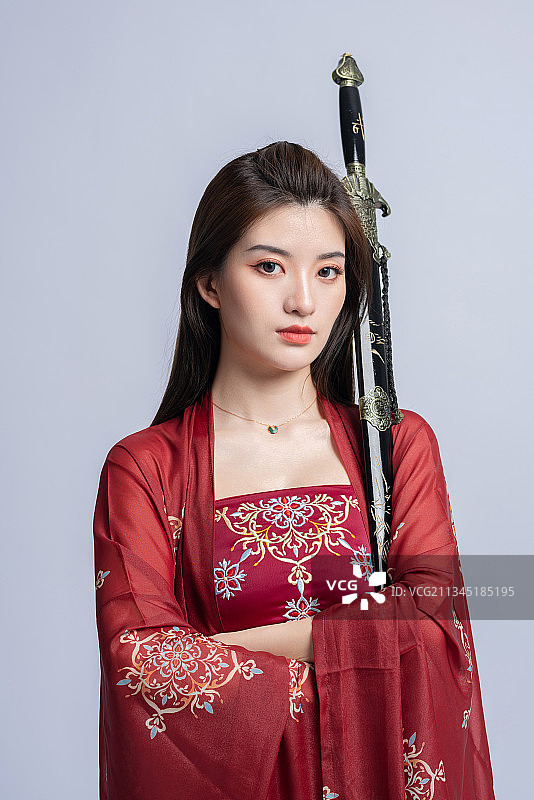 白色背景里的亚洲古装美女图片素材