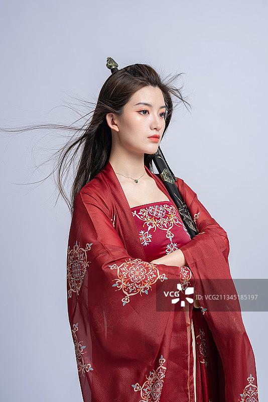 白色背景里的亚洲古装美女图片素材