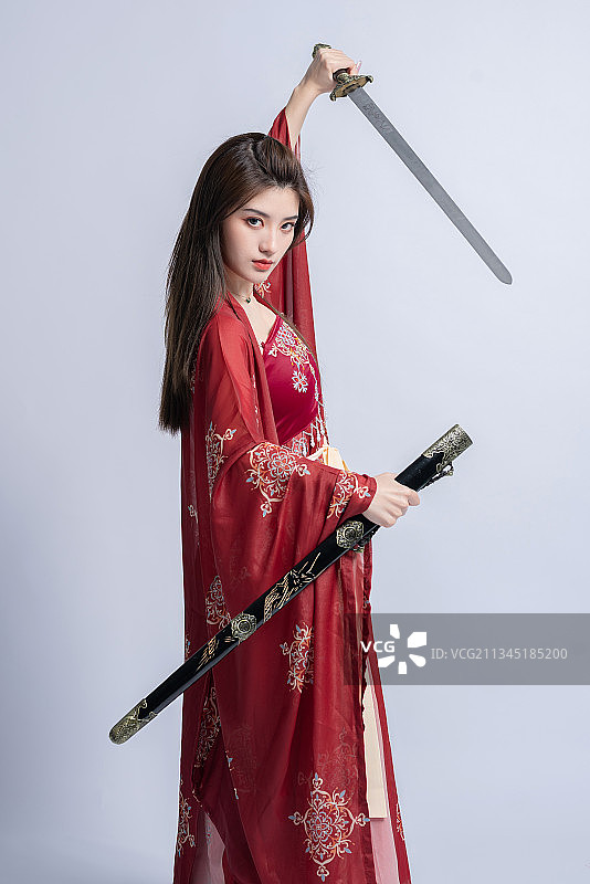 白色背景里的亚洲古装美女图片素材