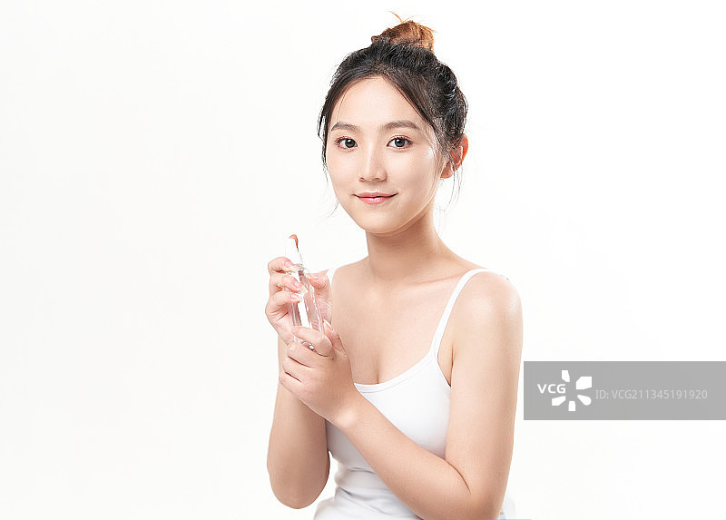 手拿喷壶的亚洲美女图片素材
