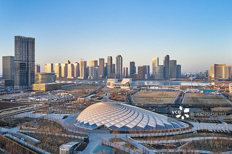 中国天津于家堡金融区高铁滨海站和响螺湾图片素材