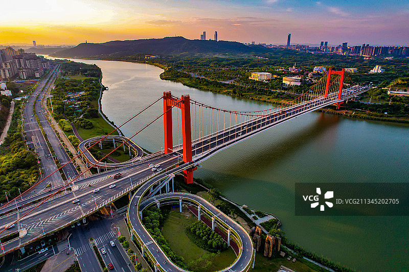 航拍南宁良庆大桥晚霞图片素材