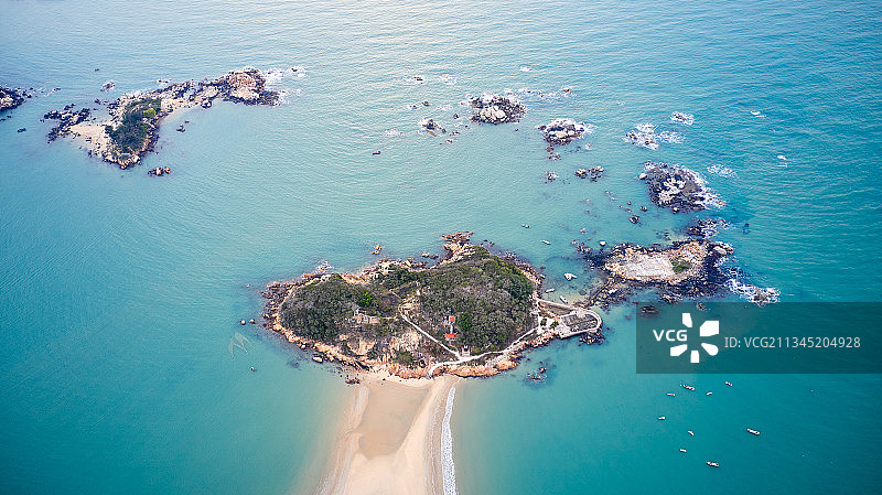 海上岛屿的高角度视图图片素材