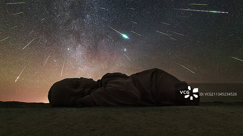 2021英仙座流星雨--大地之子图片素材