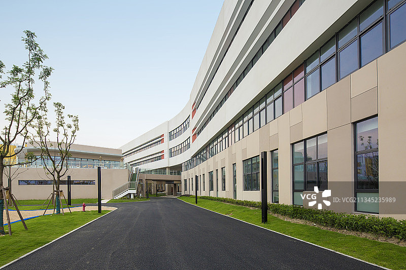 学校，教育，教学楼 ，草坪图片素材