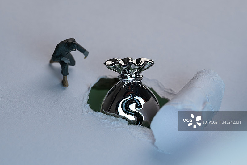 一个蒙面的偷盗者在行窃图片素材