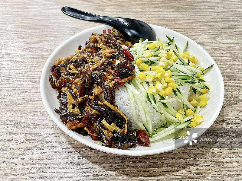 中式快餐鱼香茄子饭图片素材