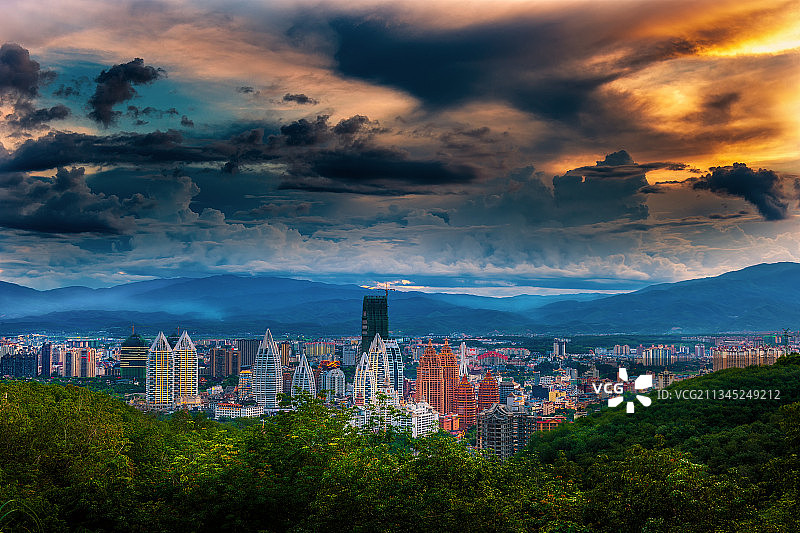 落日下的城市图片素材