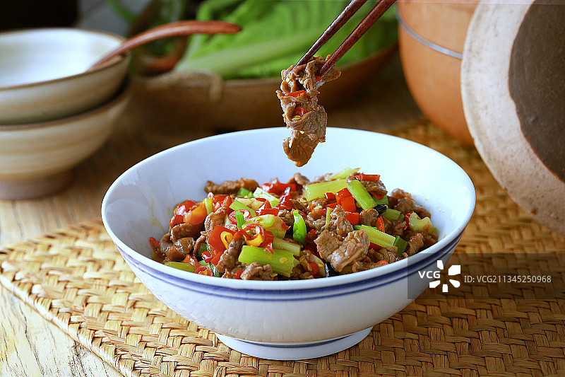 小炒黄牛肉图片素材