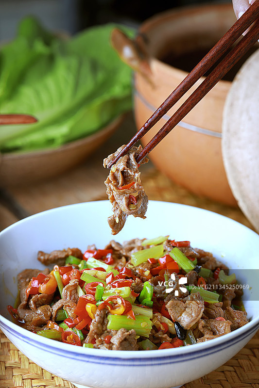 小炒黄牛肉图片素材