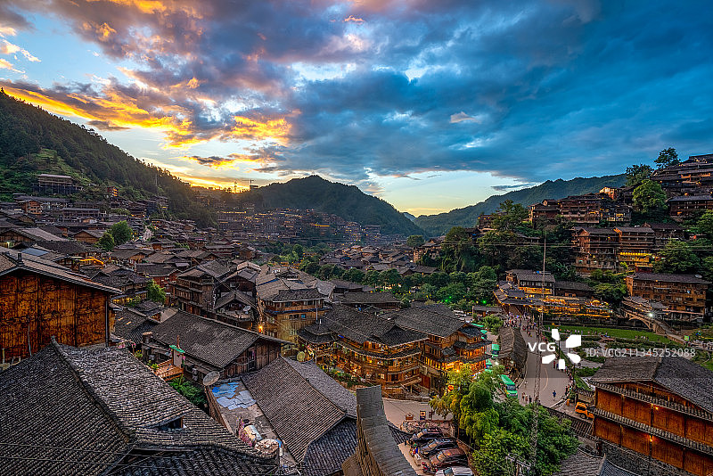 贵州凯里西江千户苗寨夜景图片素材
