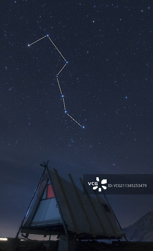 轿顶山的北斗七星图片素材