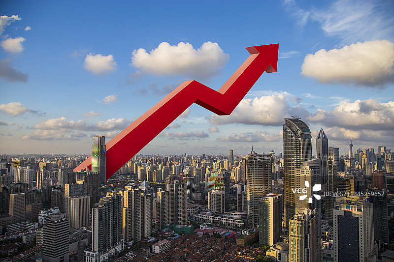 巨大箭头坐落在市区图片素材