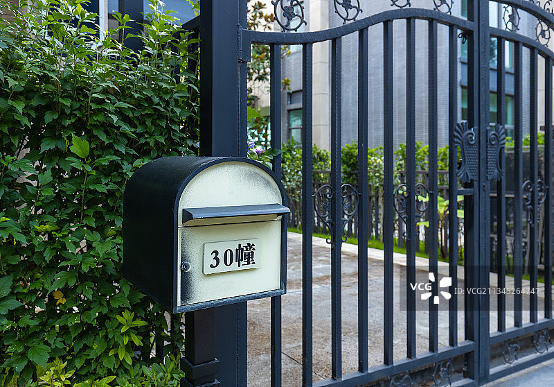 别墅大门口的信箱图片素材