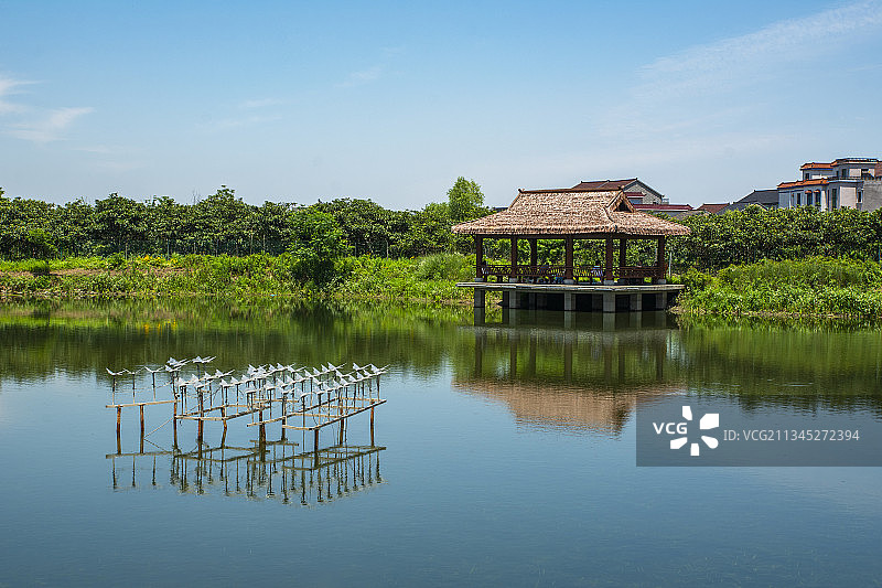 丁山湖 杭州临平 塘栖镇 丁山村  园林风光  湖边休闲亭图片素材
