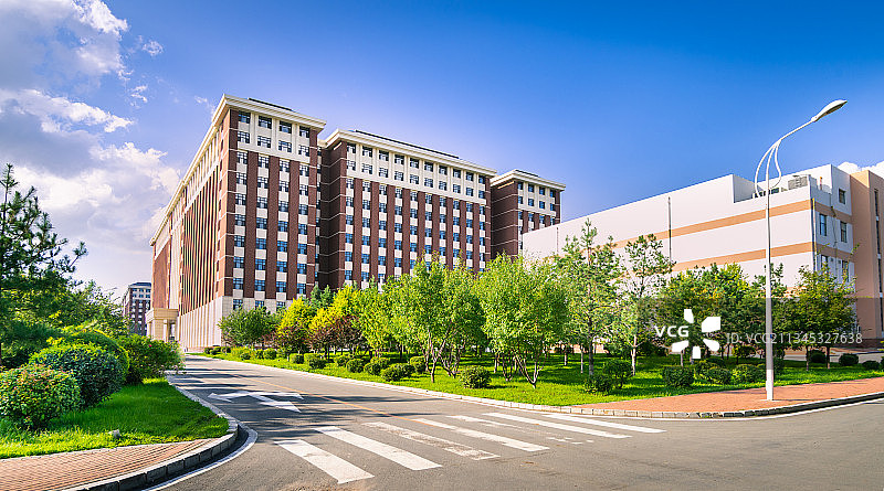 吉林大学前卫校区教学楼建筑外观图片素材