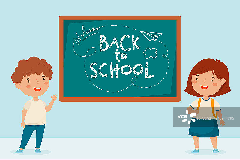 返校季学校黑板前的可爱孩子们图片素材