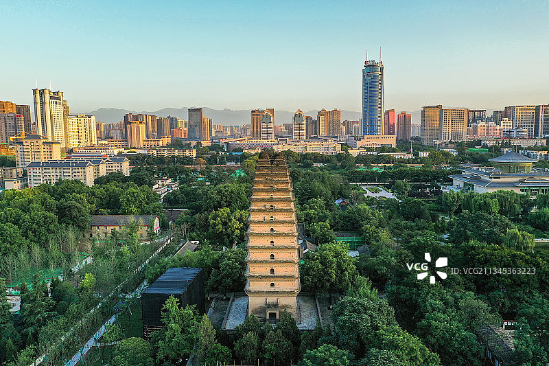 城中小雁塔+陕西省西安市碑林区小雁塔图片素材