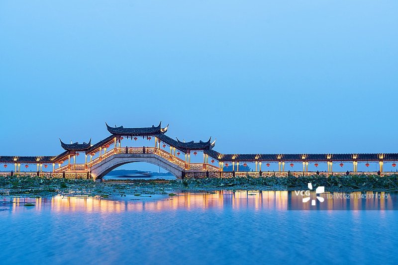 中国传统古建筑锦溪古镇廊桥图片素材