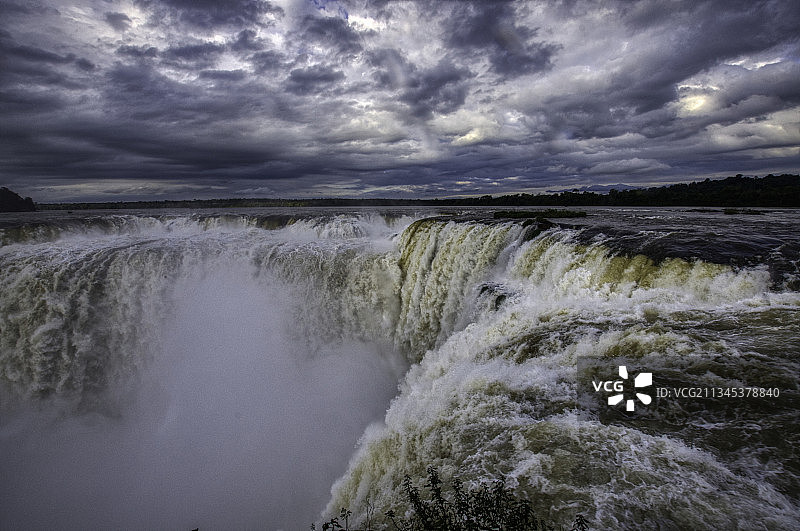 瀑布与天空的景色图片素材