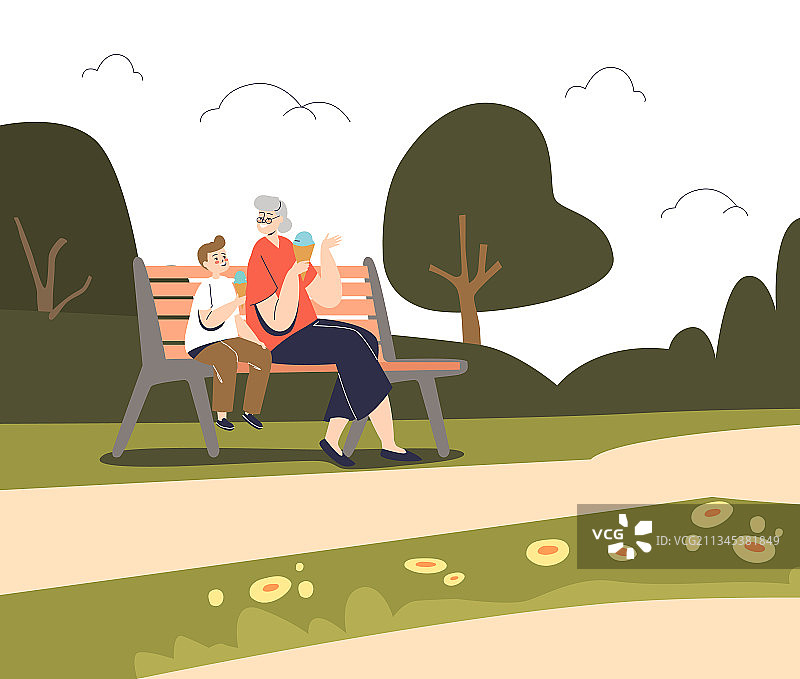 老奶奶和孩子在夏日公园里快乐地坐着图片素材