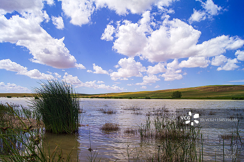阿尔及利亚穆斯塔加奈姆湖泊的迷人景色图片素材