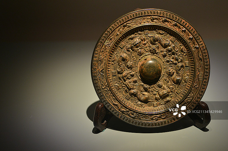 汉鎏金神兽镜图片素材