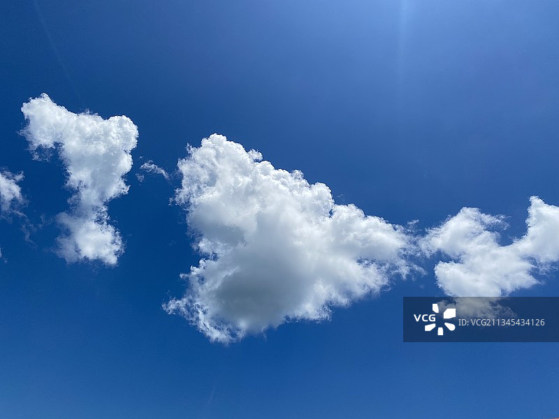 香港愉景湾天空云彩仰视视角，中国香港图片素材