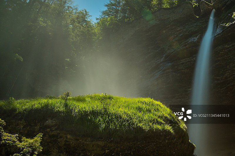 斯洛文尼亚莫伊斯特拉纳森林瀑布的风景图片素材