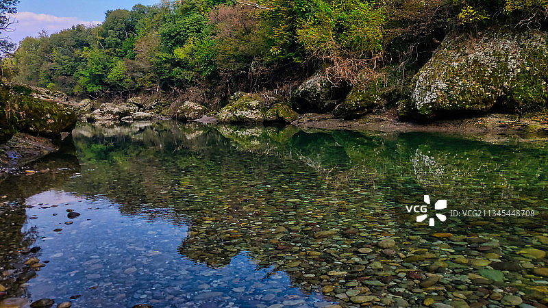 意大利菲拉戈森林湖畔风光图片素材