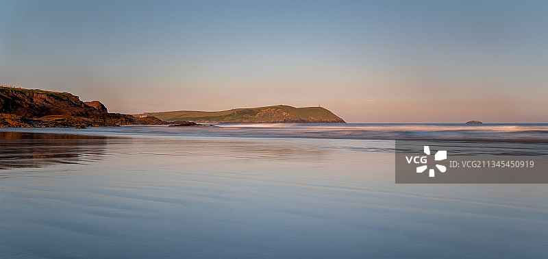 日落时分波尔泽斯海滩的壮丽海景，英国图片素材