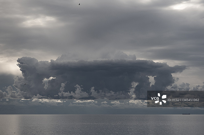 瑞典维斯比Flundreviken的暴风云海景图片素材